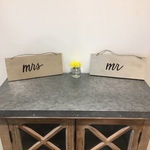 Mrs & Mr Wooden Hanging Signs Set